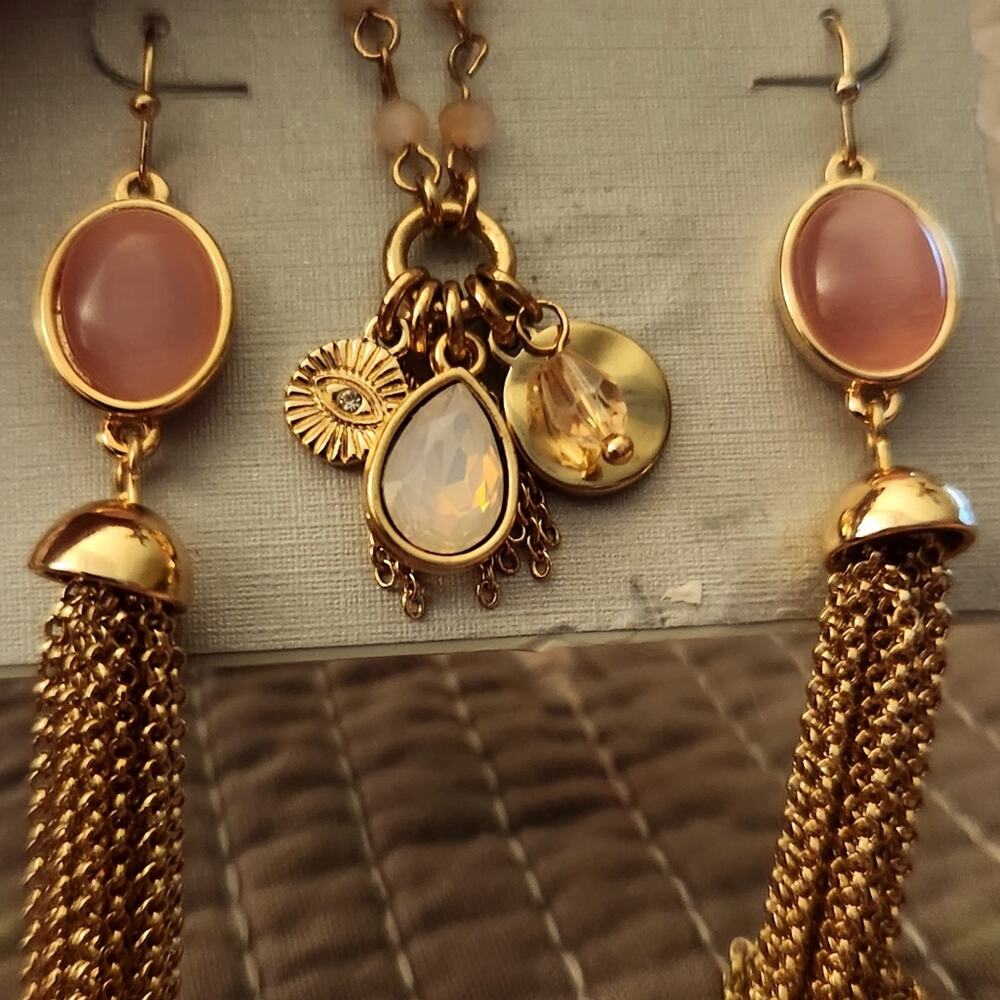 Pink stone gold dangle earrings with pink necklace
